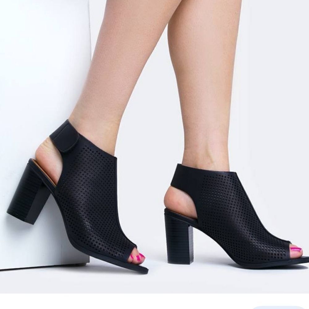 CATO BLOCK HEEL ANKLE VELCRO STRAP CLOSURE WOMEN"S OPEN TOE SANDAL